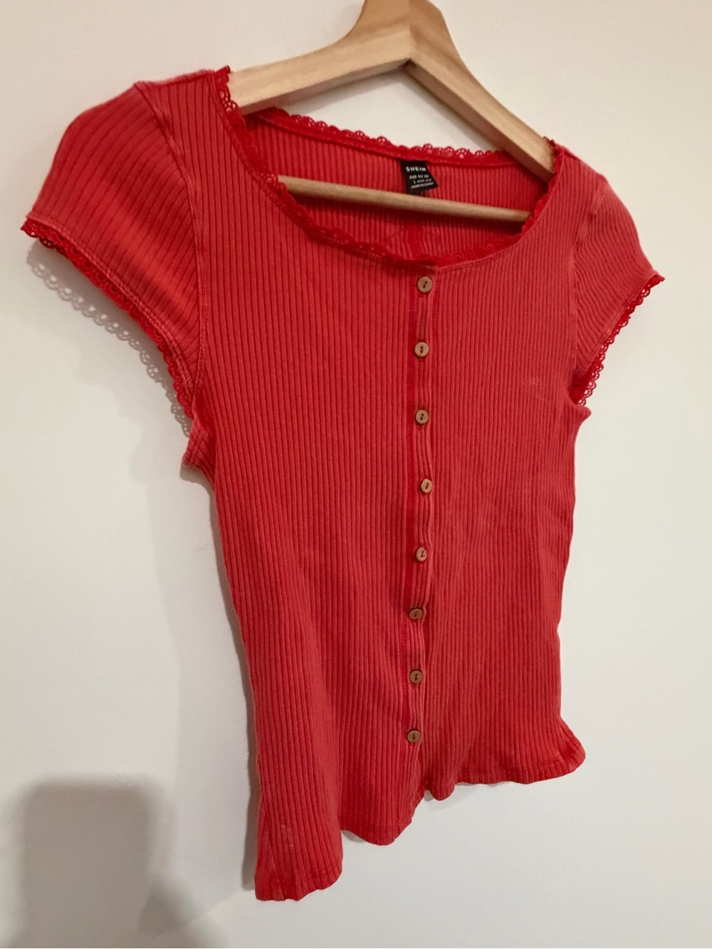 SHEIN Red Ribbed Button-Front Short Sleeve Top - Picture 4 of 5